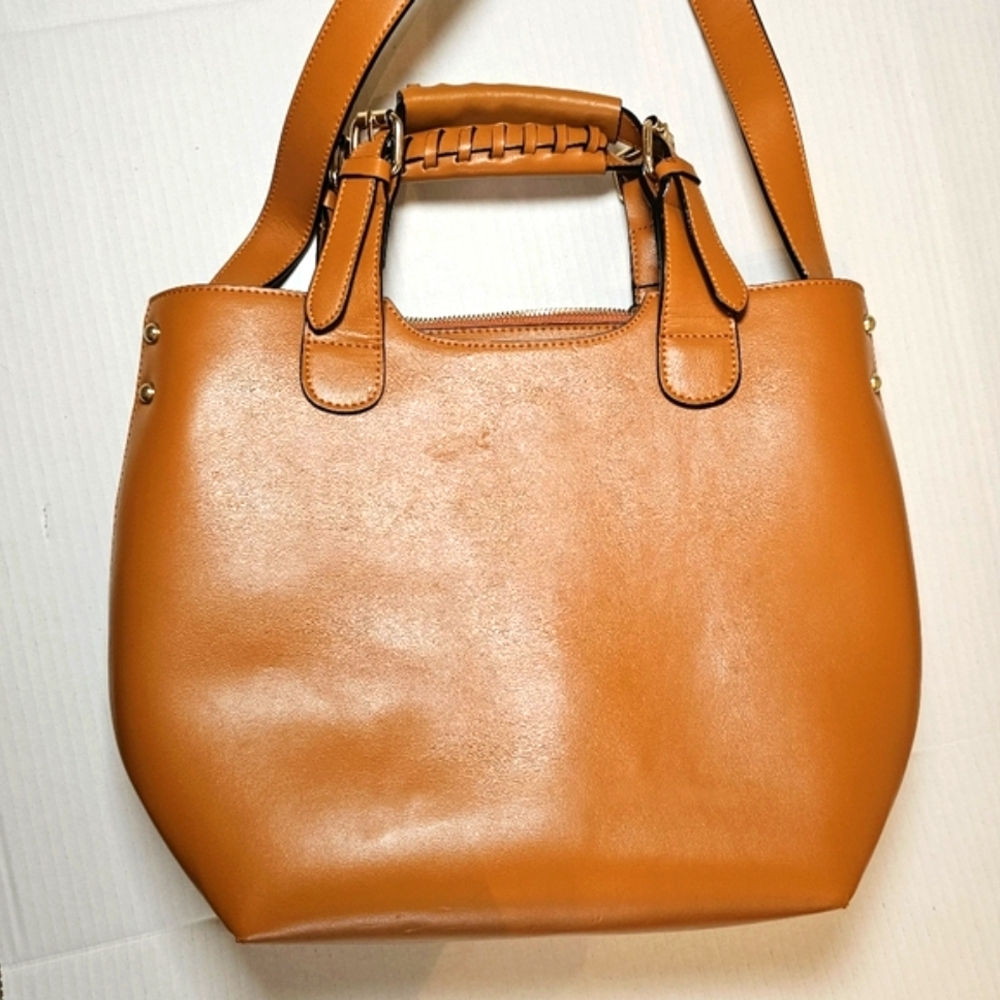 DONATED❤️Elegant Tan Leather Tote Bag